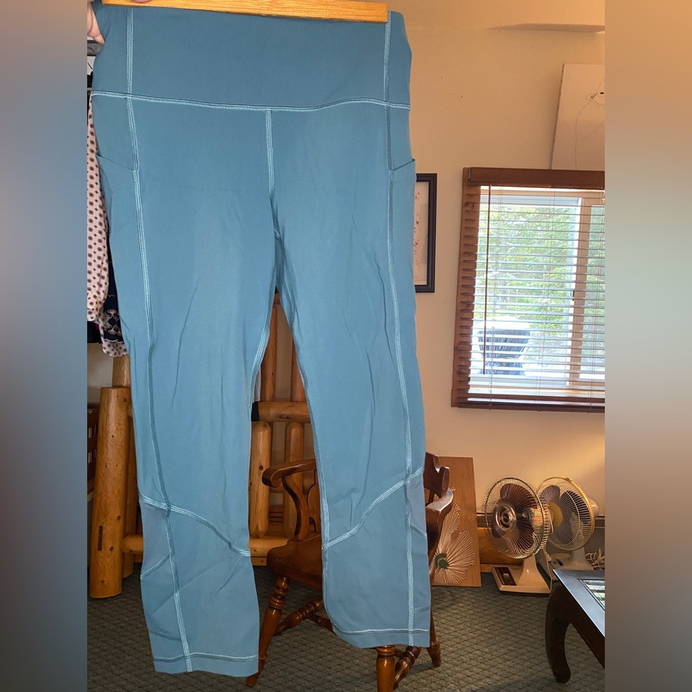 Lululemon Cropped Side Pocket Leggings